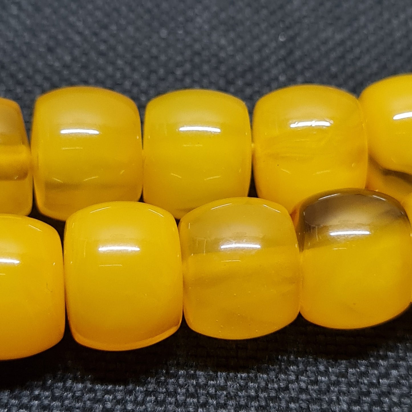 Sarı Katalin Tesbih, 38 cm Uzunluk, 140 gr Ağırlık, 17x16 mm Boncuk Ölçüsü, Usta İşi Kuru Torna