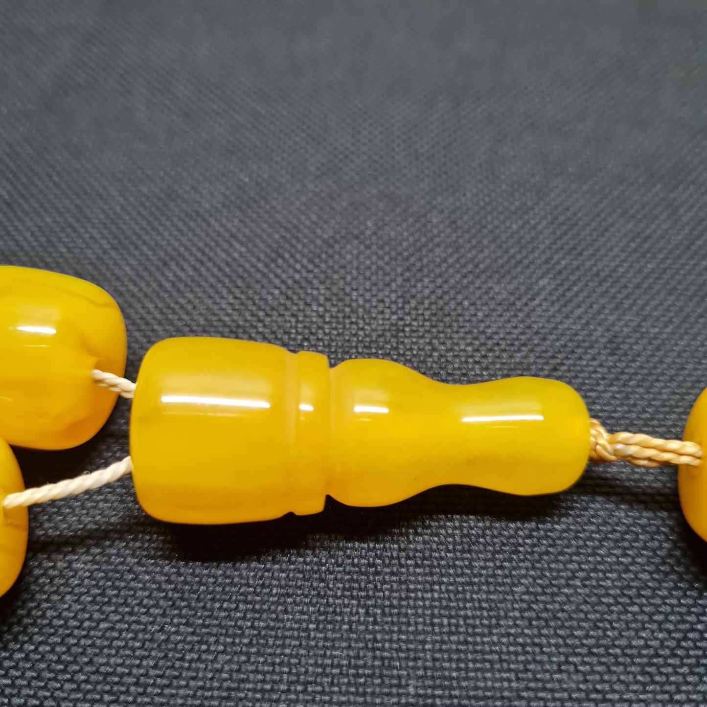 Sarı Katalin Tesbih, 38 cm Uzunluk, 140 gr Ağırlık, 17x16 mm Boncuk Ölçüsü, Usta İşi Kuru Torna